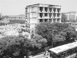 武漢釘子戶(hù)拒絕搬遷 逼停重點(diǎn)市政工程